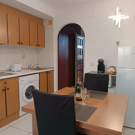 Estudio Con Vistas, Roses