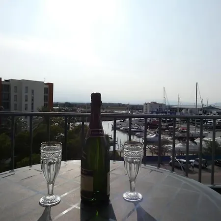 Estudio Con Vistas, * Roses