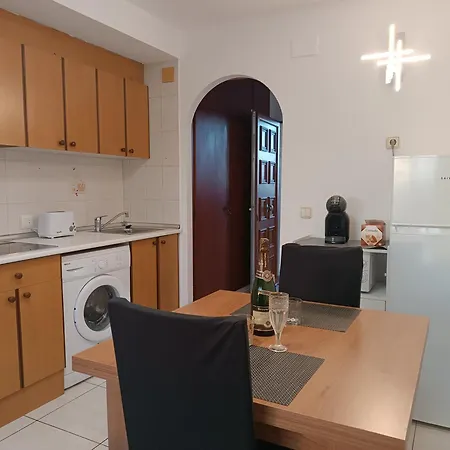 Estudio Con Vistas, Roses