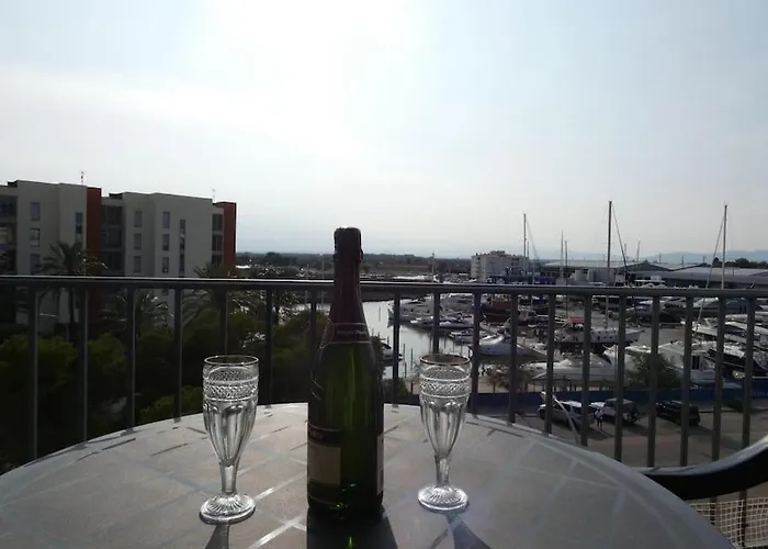Estudio Con Vistas, * Roses